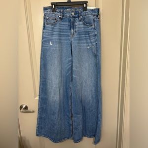 American Eagle baggy jeans